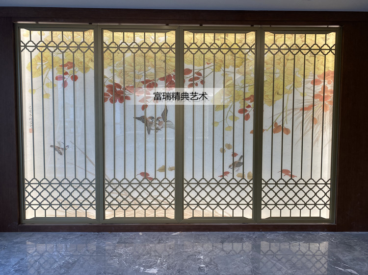金属屏风